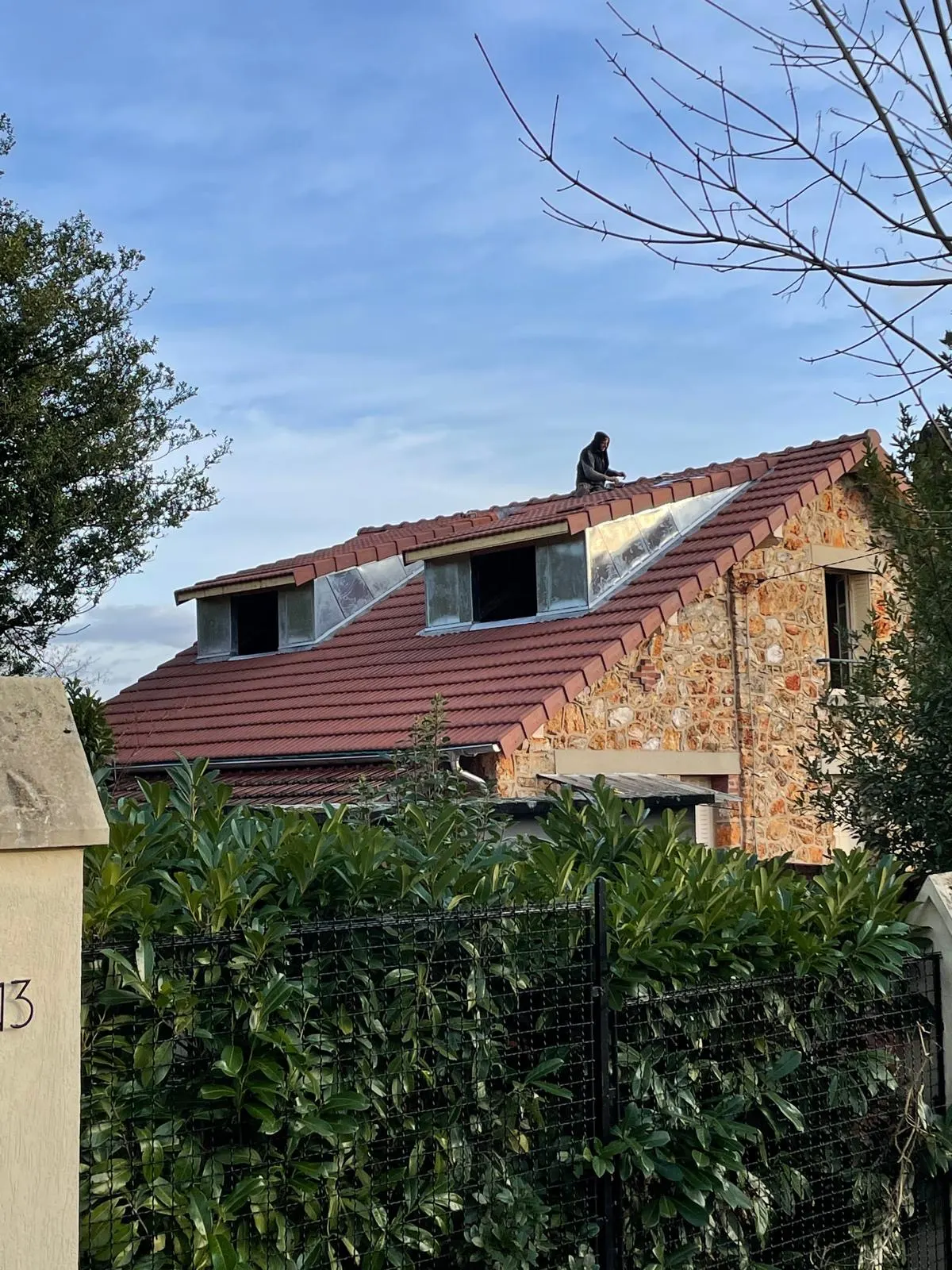 Toiture en tuiles avec lucarnes habillées en zinc, chantier de notre équipe en Île-de-France